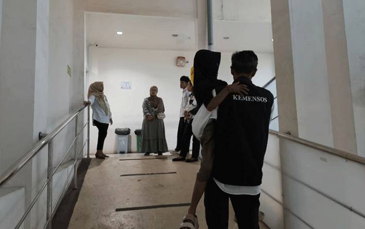 Kemensos Dampingi Anak Yatim Piatu yang Kecanduan Menghirup BBM