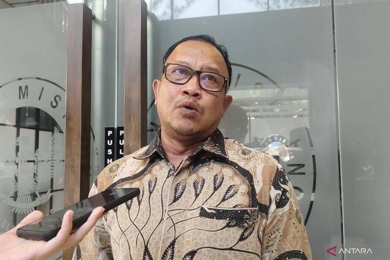 Komisioner Kompolnas Mohammad Choirul Anam memberikan keterangan pers saat ditemui di Gedung Kompolnas, Jakarta Selatan, Selasa (2/6/2026). ANTARA/Nadia Putri Rahmani