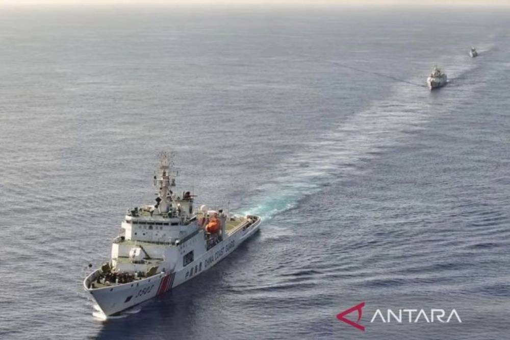Arsip - Foto udara memperlihatkan sejumlah kapal Penjaga Pantai China (CCG) mengikuti latihan di Laut China Selatan (12/5/2024). ANTARA/Xinhua/Rao Bin/aa.