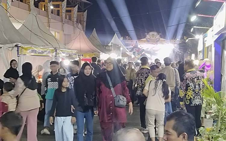 Ribuan Warga Padati Stadion HM Sanusi Pulang Pisau, Syahriadi Tutup Meriah Handep Hapakat Fair