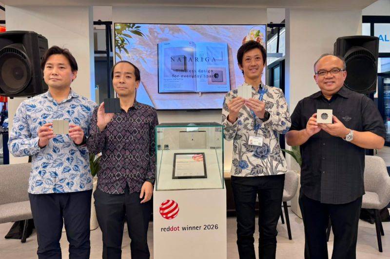 Panasonic merayakan pencapaian global seri sakelar dan stopkontak NATARIGA yang sukses menyabet penghargaan internasional Red Dot Design Award 2026 untuk kategori Desain Produk berkat inovasi minimalis, seamless, dan ramah lingkungan. (ANTARA/HO-Panasonic)
