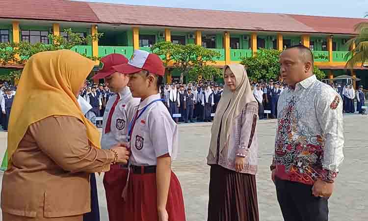 Gerakan Ayah Mengantar Anak Disambut Positif Orang Tua Siswa SMPN 1 Sampit