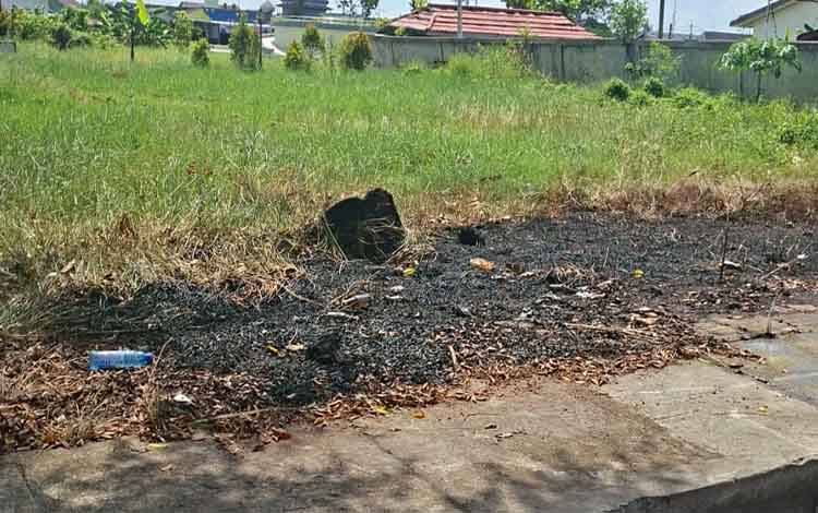 Diduga Akibat Puntung Rokok, Semak Belukar di Kawasan KP3 Kuala Kapuas Sempat Terbakar