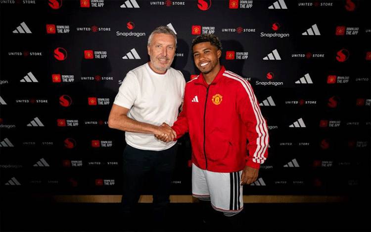 Manchester United Resmi Datangkan Andrey Santos dari Chelsea