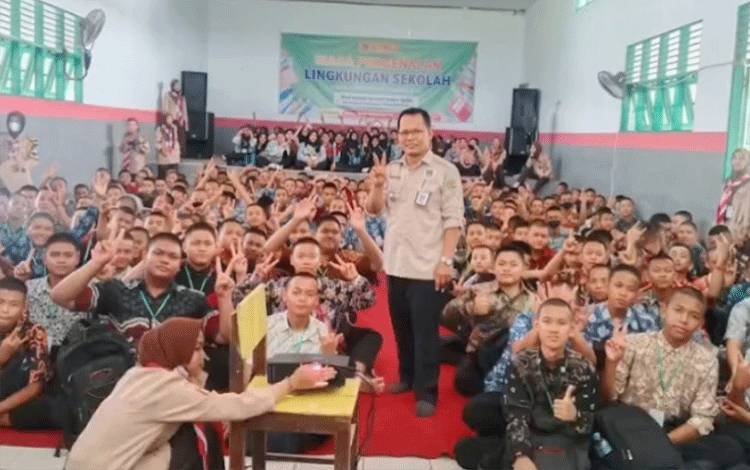 Irban 3 Inspektorat Palangka Raya Edukasi Antikorupsi di MPLS SMK Karsa Mulia