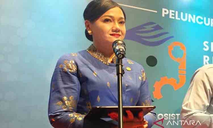 Ketua Dewan Komisioner OJK Friderica Widyasari Dewi memberikan keterangan dalam konferensi pers selepas peluncuran Sistem Registrasi Unit Karbon (SRUK) di Jakarta, Kamis (9/7/2026). ANTARA/M Riezko Bima Elko Prasetyo