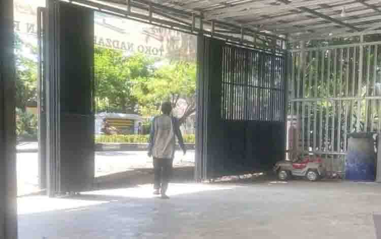 PPKS Sahrin Kembali Mengamuk dan Rusak Barang Jualan Warga Kapuas