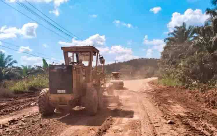 Peningkatan Jalan Sepaku - Perigi Dimulai, Pemkab Lamandau Perkuat Akses Penghubung Antarwilayah