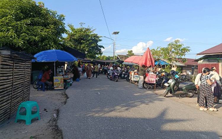 Pasar Dadakan Ikan Sungai di Petuk Katimpun Ramai Diserbu Warga