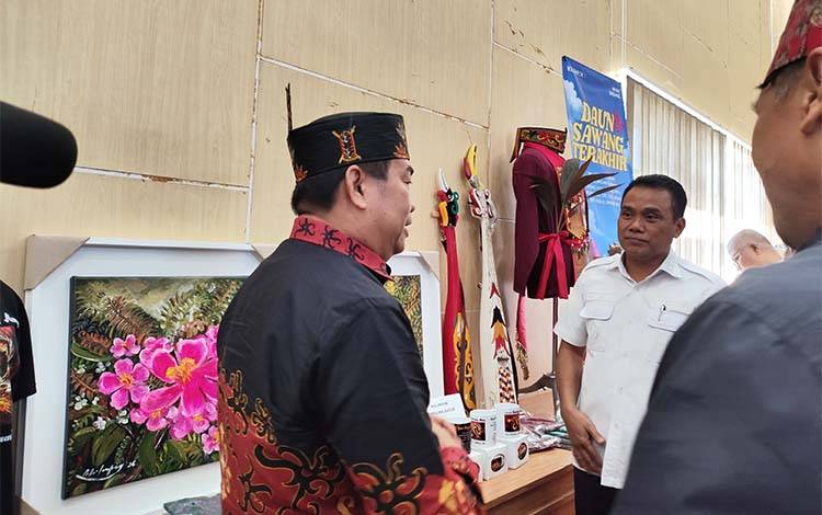 Wakil Wali Kota Palangka Raya Buka Festival Sastra dan Sarasehan Budaya HISKI