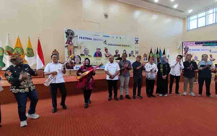 Nilai Huma Betang Harus Terus Dihidupkan Melalui Sastra dan Budaya