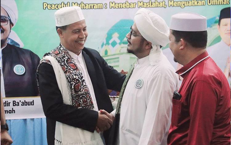 Wakil Bupati Seruyan H Supian bersama penceramah Habib Abdul Qodir Ba'abud (Foto : Ist)