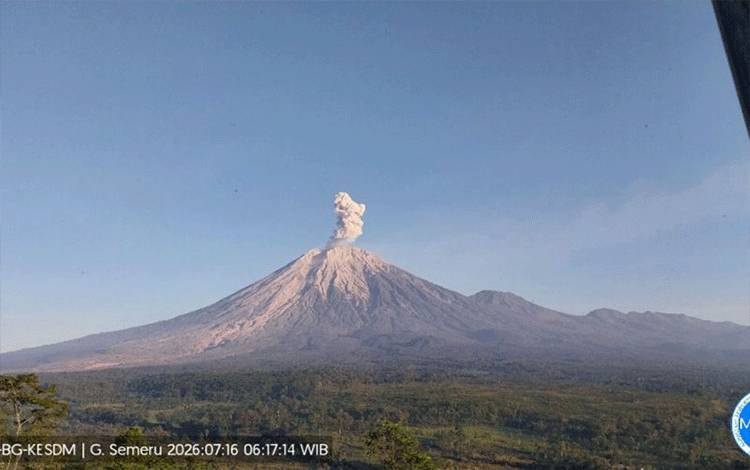Aktivitas Gunung Semeru Masih Didominasi Gempa Erupsi