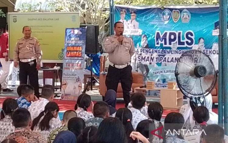 Satlantas Palangka Raya Edukasi Pelajar tentang Keselamatan Berlalu Lintas