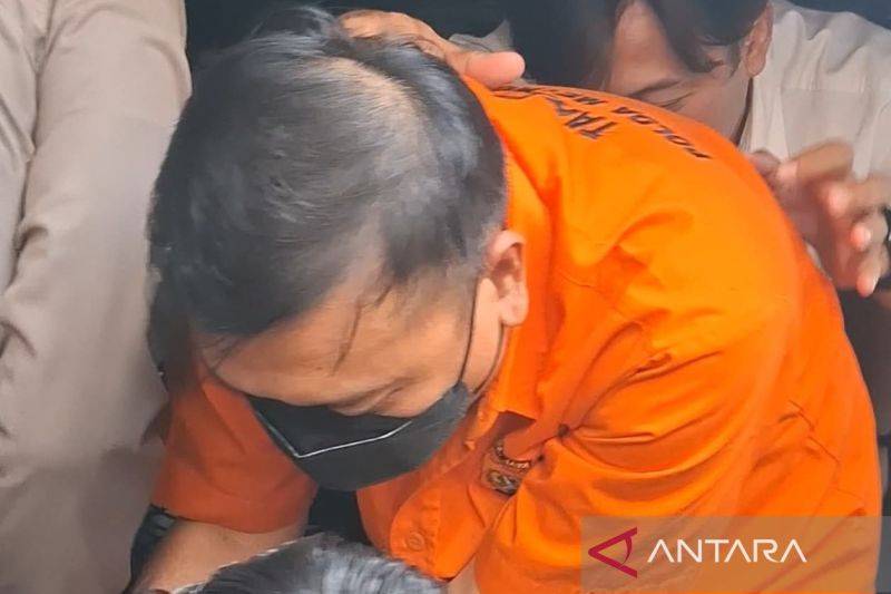 Polri Serahkan Don Ritto serta Barang Bukti Uang dan Emas ke Kejagung