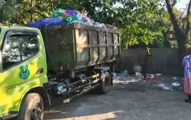 DLHK Kapuas Ajak Warga Pilah Sampah dari Rumah dan Patuhi Jadwal Pembuangan