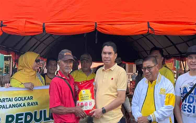 DPD Partai Golkar Palangka Raya Salurkan Bantuan untuk Korban Kebakaran di Gang Sari