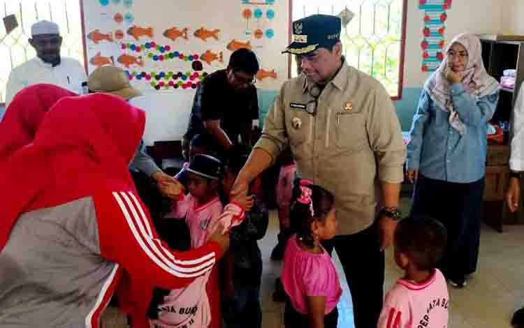 Bupati Barito Utara Salurkan Bantuan SIP PINTAR untuk 18 Siswa TK Permata Bunda Mampuak II