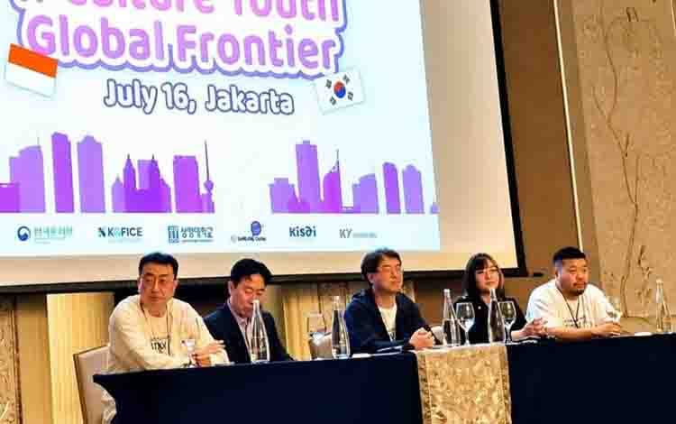 Sejumlah narasumber yang hadir pada ajang Indonesia K-Culture Youth Global Frontier: Webtoon Road in Indonesia di Jakarta, Kamis (16/7/2026). (ANTARA/HO)