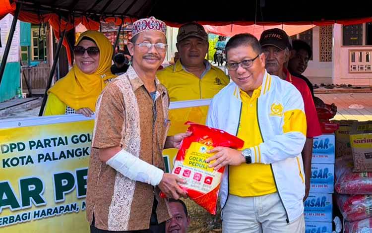 Fraksi Golkar DPRD Palangka Raya Salurkan Bantuan untuk Korban Kebakaran Gang Sari 45