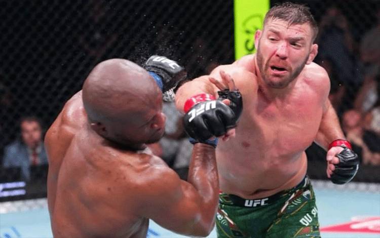 Dricus Bidik Juara Kelas Menengah UFC Strickland Seusai Hajar Kamaru