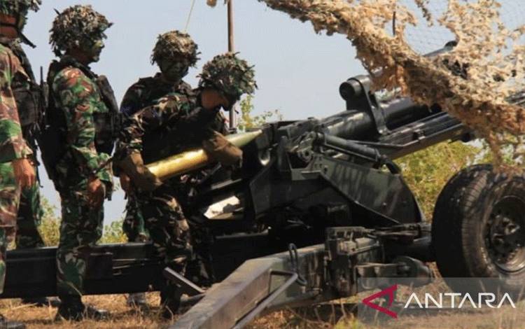 Marinir AL Pertajam Kemampuan Prajurit Dalam Menembak dengan Meriam