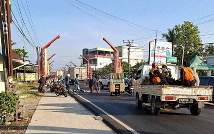 Pengendara Motor Terkapar Usai Kecelakaan di Jalan Pati Rumbih Kapuas