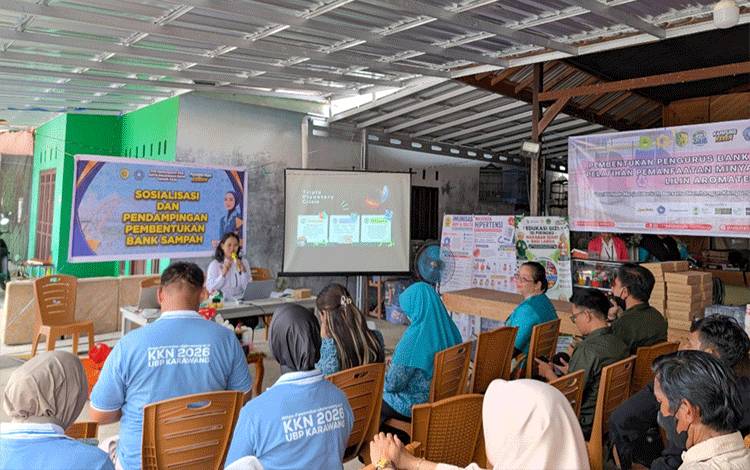 Akbid Betang Asi Raya Dorong Pembentukan Bank Sampah di Kereng Bangkirai