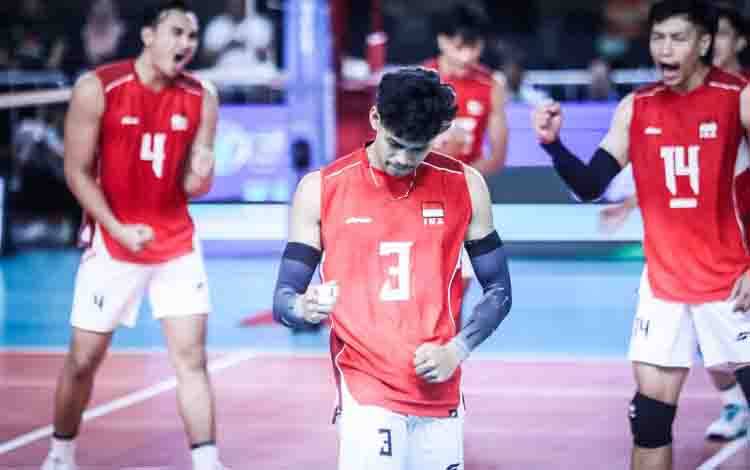 Pemain tim nasional voli putra Indonesia Boy Arnez Arabi berselebrasi setelah mencetak poin ke Kamboja dalam pertandingan pembuka leg kedua SEA V Cup 2026 di Jakarta International Velodrome, Jakarta, Rabu (22/07/2026). (ANTARA/HO-PBVSI)
