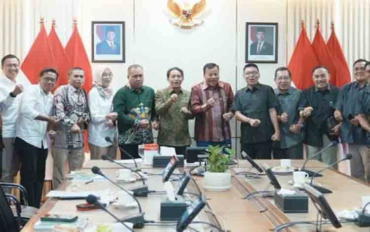 KPK Dalami Pertemuan Bupati Kuansing Nonaktif dengan Menhut Raja Juli