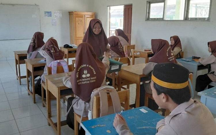 MTsN 2 Kapuas Luncurkan Program Jumat Beramal, Tanamkan Budaya Berbagi Sekaligus Dukung Pembangunan Musala
