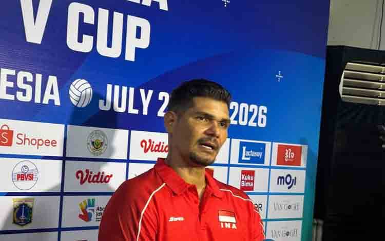 Pelatih timnas Indonesia Reidel Toiran dalam konferensi pers seusai SEA V Cup 2026 di Jakarta International Velodrome, Jakarta, Kamis (24/07/2026). (ANTARA/FAJAR SATRIYO)