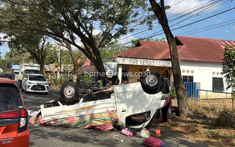 Pikap Terbalik di Jalan A. Yani Tanah Intan, Satu Orang Dilaporkan Meninggal Dunia
