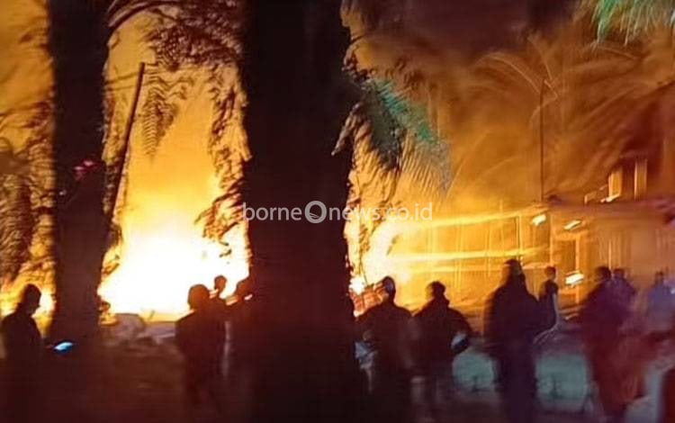 Kandang Ayam Besar di Telaga Pelaihari Ludes Terbakar, Pemadaman Terkendala Minim Sumber Air dan Angin Kencang