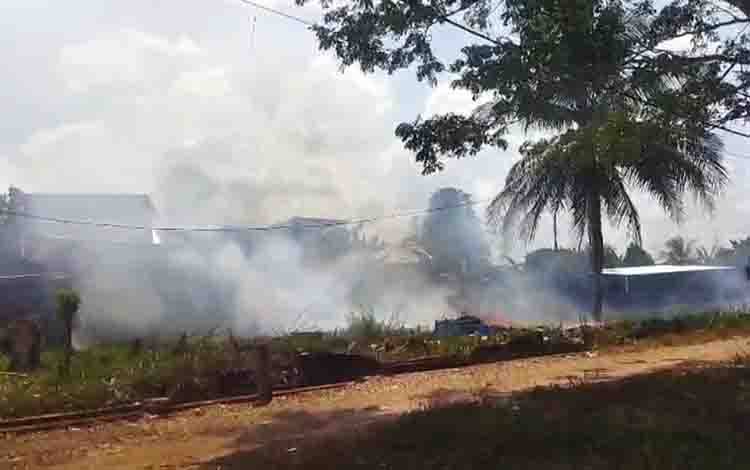 Karhutla Ancam Permukiman di Kawasan Jalan Sekumpul Ujung