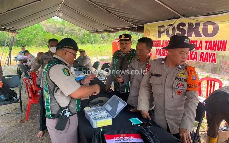 Biddokkes Polda Kalteng Salurkan Masker dan Perlengkapan Kesehatan untuk Satgas Karhutla