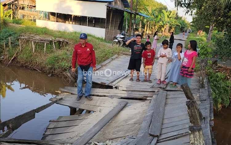 Langkah Darurat Jembatan Tamban Baru Timur: Dinas PUPR Kapuas Siapkan Kayu Ulin, Waktu Pengerjaan Belum Dipatok