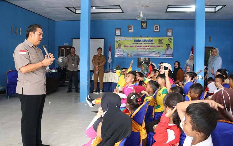 Wabup Ahmad Jayadikarta Hadiri Pelayanan Kesehatan dan Sosial Hari Jadi Pulang Pisau di Desa Mantaren II