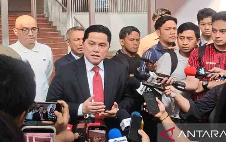 Ketua Umum Persatuan Sepak Bola Seluruh Indonesia (PSSI) Erick Thohir memberikan keterangan kepada awak media pada acara konferensi pers "Indonesia Super Cup 2026: Chelsea vs AC Milan" di Stadion Utama Gelora Bung Karno (SUGBK) Jakarta, Selasa (28/7/2026). (ANTARA/Aloysius Lewokeda)