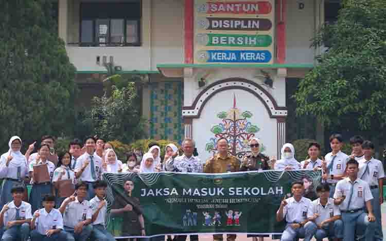 Kejaksaan Negeri Palangka Raya Gelar Jaksa Masuk Sekolah di SMAN 1, Edukasi Kenakalan Remaja