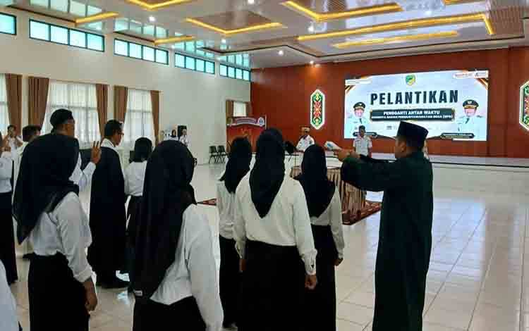 Wakil Bupati Barito Utara Lantik 31 Anggota PAW BPD, Tekankan Integritas dan Transparansi Pemerintahan Desa