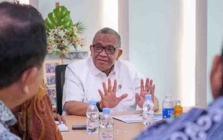 Wamenaker: Industri Harus Buka Peluang Kerja bagi Warga Lokal