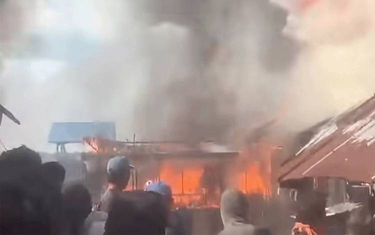 Kebakaran Melanda Kawasan Padat di Pihanin Raya Hulu Sungai Selatan