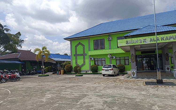 SMAN 2 Kuala Kapuas Kembalikan Seluruh Uang Seragam 21 Siswa, Tinggal Persoalan Meja dan Kursi