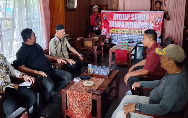 Satresnarkoba Polres Kapuas Gencarkan Pembinaan Kampung Bebas Narkoba di Selat Utara