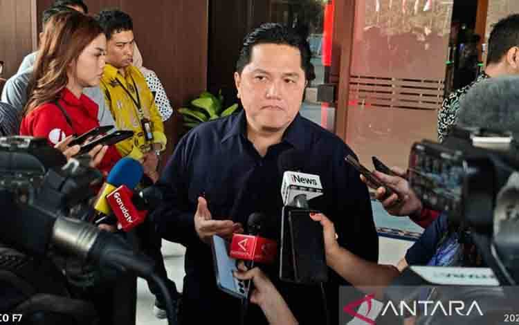 Ketua Umum PSSI Erick Thohir memberikan keterangan kepada awak media di Jakarta, Jumat (31/7/2026). (ANTARA/Aloysius Lewokeda)