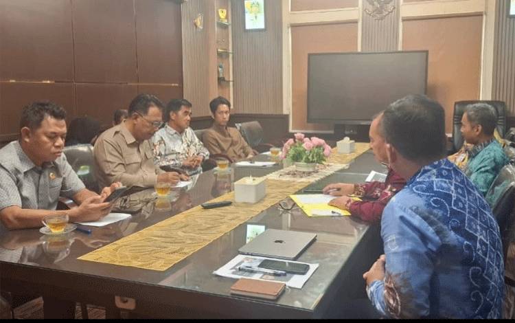 Komisi IV DPRD Kalteng Lakukan Kunjungan Kerja dan Kajian Banding ke Diskominfo Kalsel