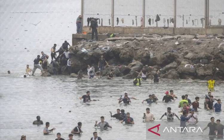 Warga Bentrok dengan Imigran Ilegal Buntut Krisis Migrasi di Ceuta