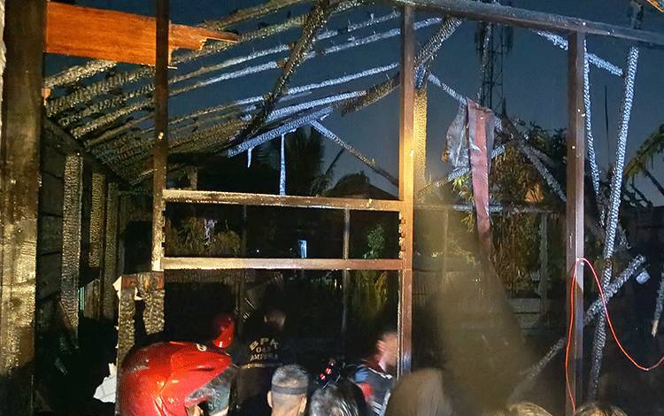 Rumah Kayu di Kelayan Selatan Banjarmasin Hangus Terbakar