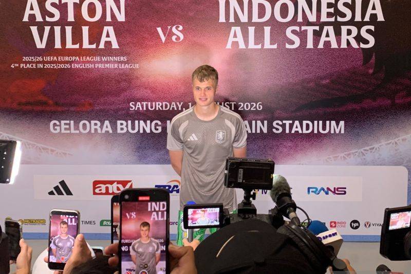 Kiper Aston Villa Nikmati Atmosfer Sepak Bola Indonesia saat Tur Pramusim